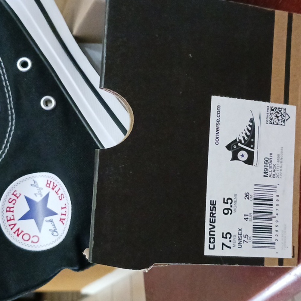 CONVERSE unisex black hughtop shoes. In perfect condition. 7.5 mens 9.5 women's.